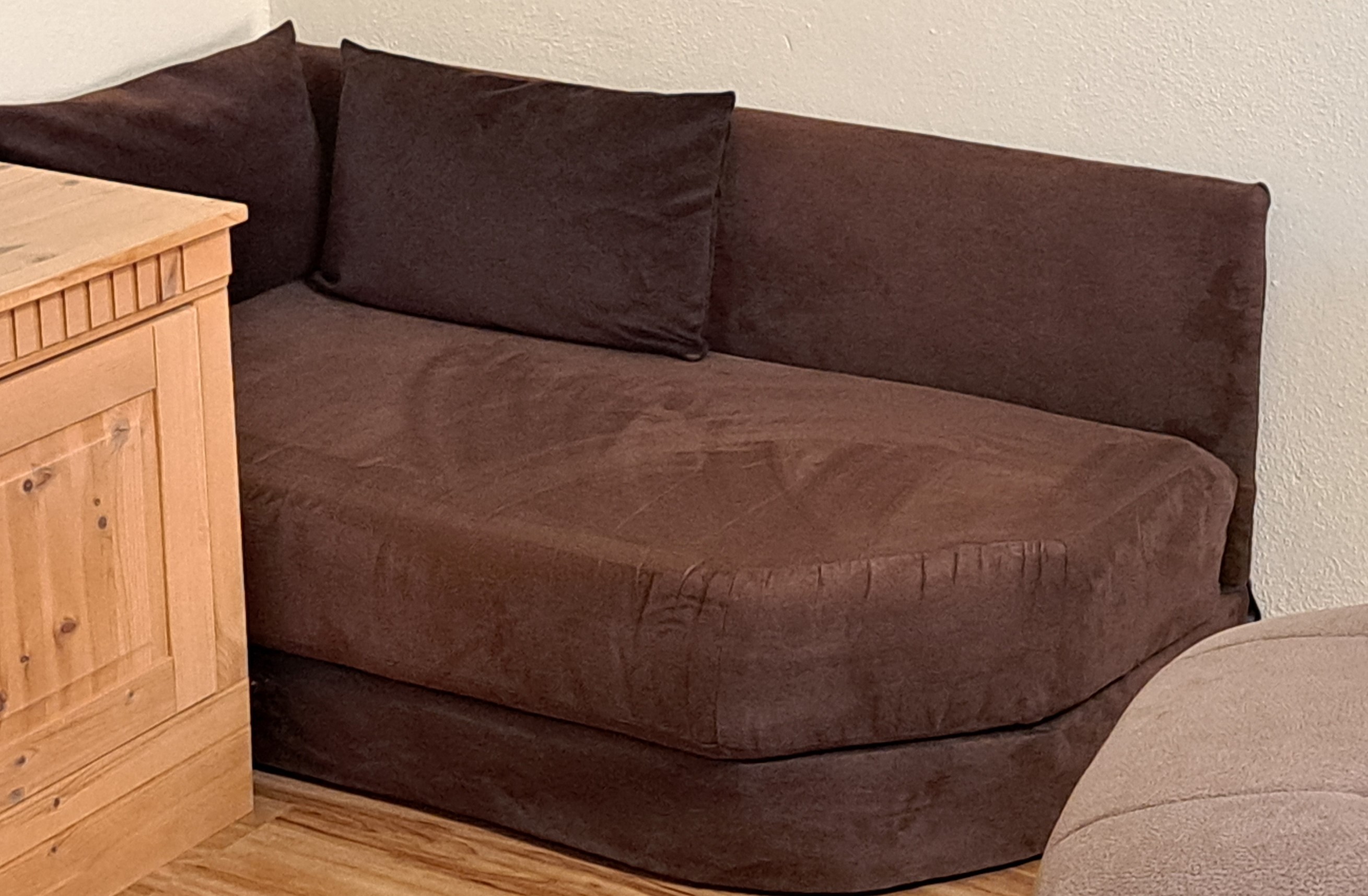 kleine braune Couch